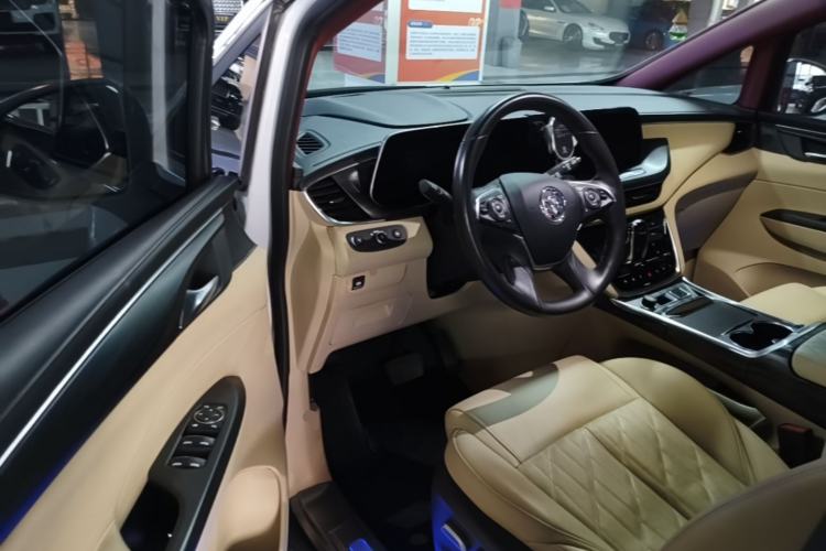 Used Buick GL8 2022 ES Land Cruiser 653T Luxury Model Driver Seat