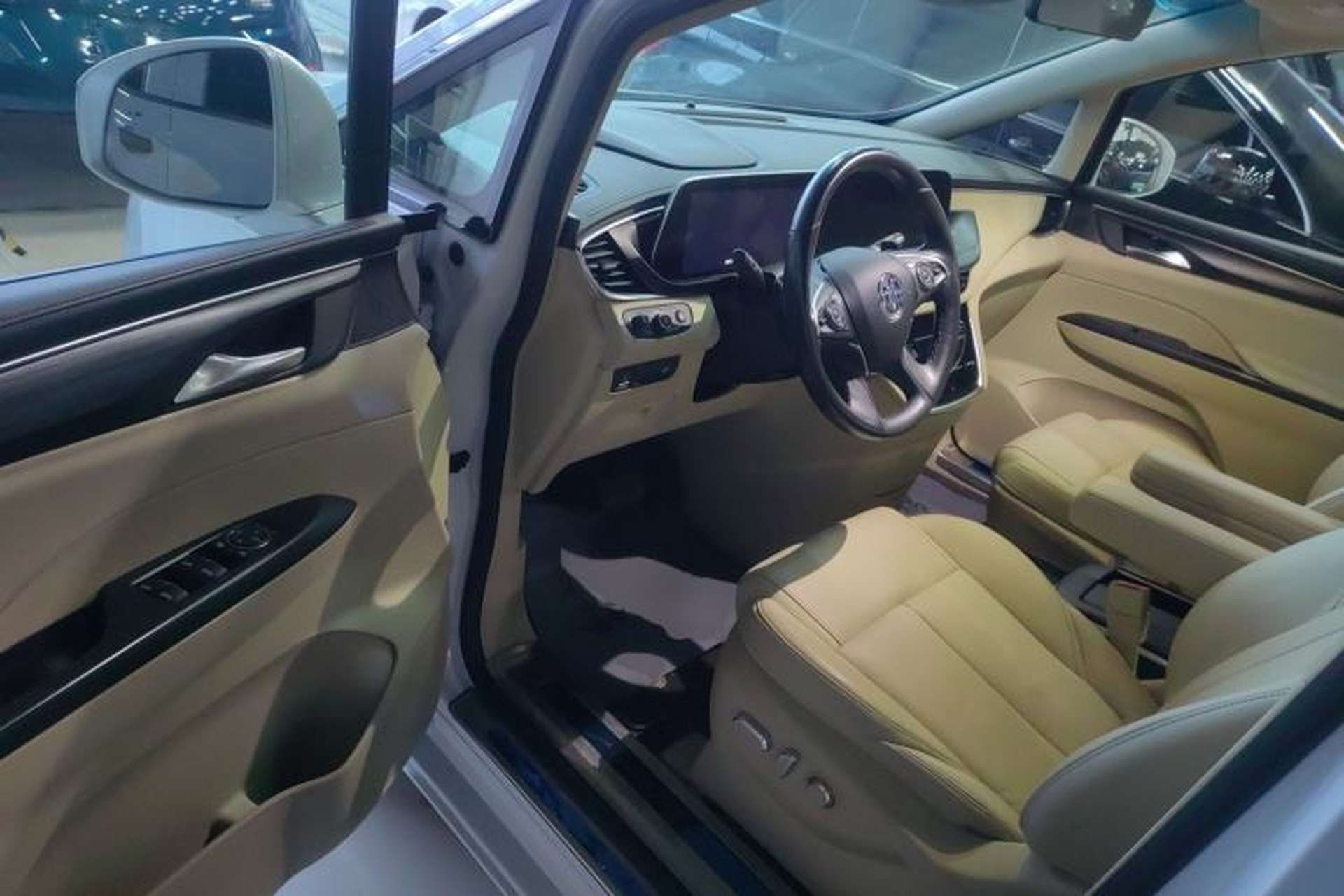 Used Buick GL8 2022 ES Landtrek 653T Luxury Edition Driver Seat