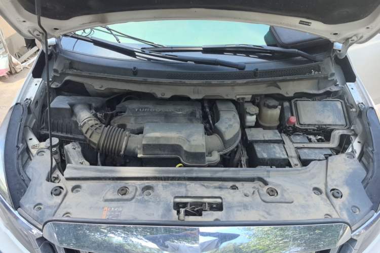 Used Buick GL8 2022 Land Cruiser Executive Class 652T Comfort Model Engine Bay