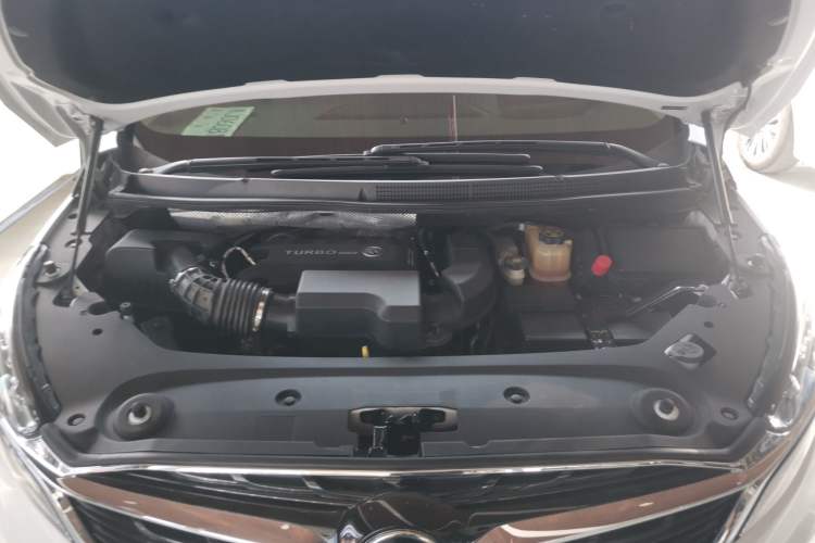 Used Buick GL8 2022 ES Landtrek 653T Smart Flagship Model Engine Bay