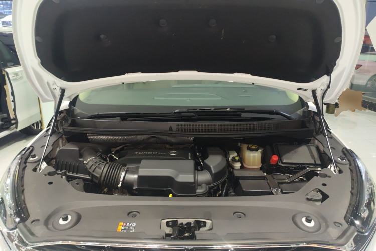 Used Buick GL8 2022 ES Land Cruiser 653T Luxury Model Engine Bay