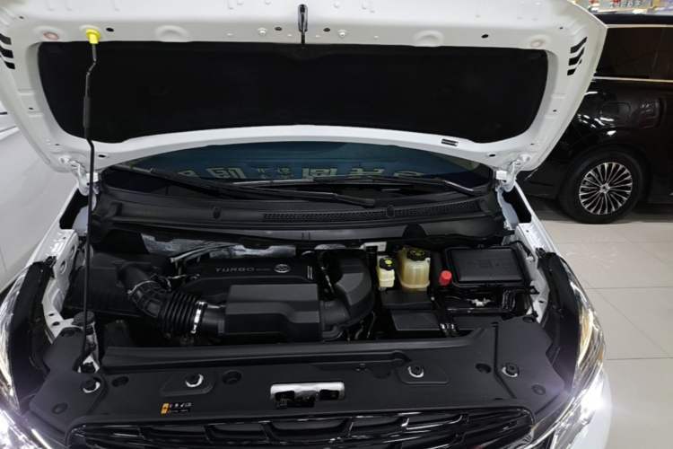 Used Buick GL8 2022 Land Business Class 652T Luxury Model Engine Bay