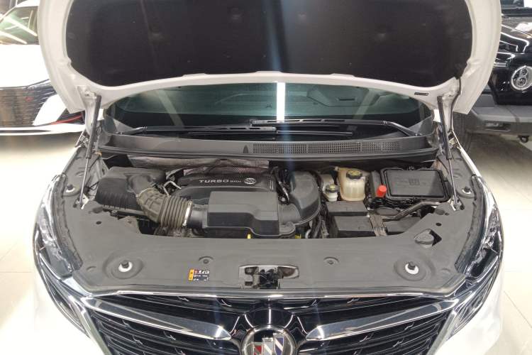 Used Buick GL8 2022 ES Land Cruiser 653T Luxury Model Engine Bay