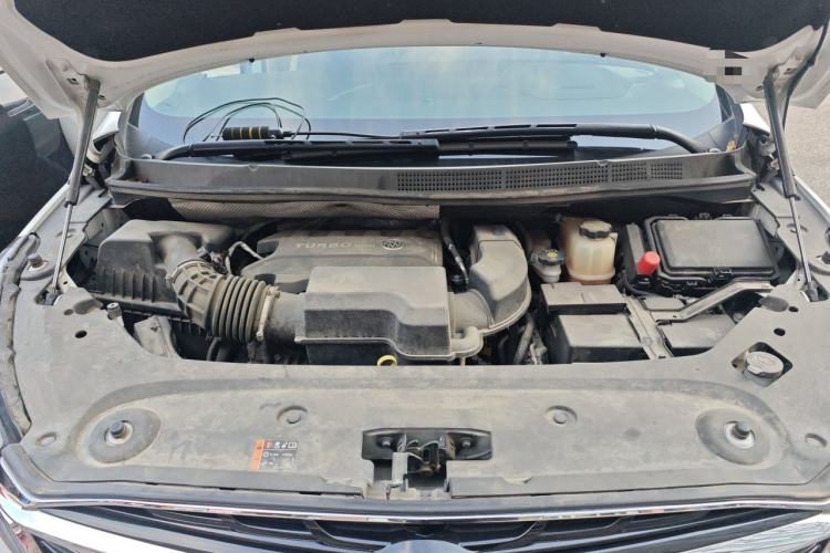 Used Buick GL8 2022 ES Land Cruiser 653T Luxury Model Engine Bay