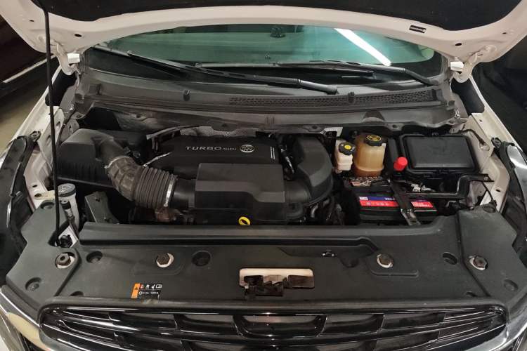 Used Buick GL8 2022 Land Cruiser Executive Class 652T Comfort Model Engine Bay