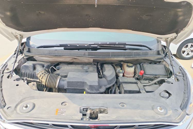 Used Buick GL8 2022 ES Land Cruiser 653T Luxury Model Engine Bay