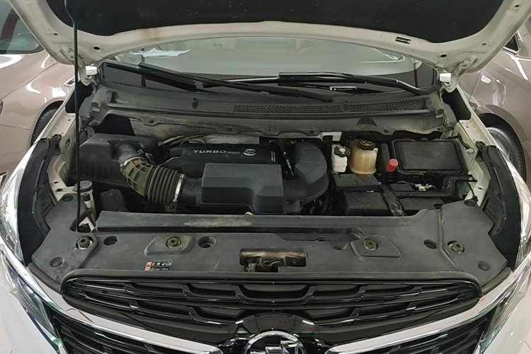 Used Buick GL8 2022 Land Business Class 652T Luxury Model Engine Bay