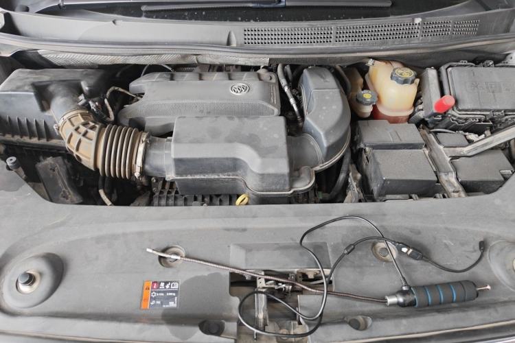 Used Buick GL8 2022 ES Land Cruiser 653T Luxury Model Engine Bay