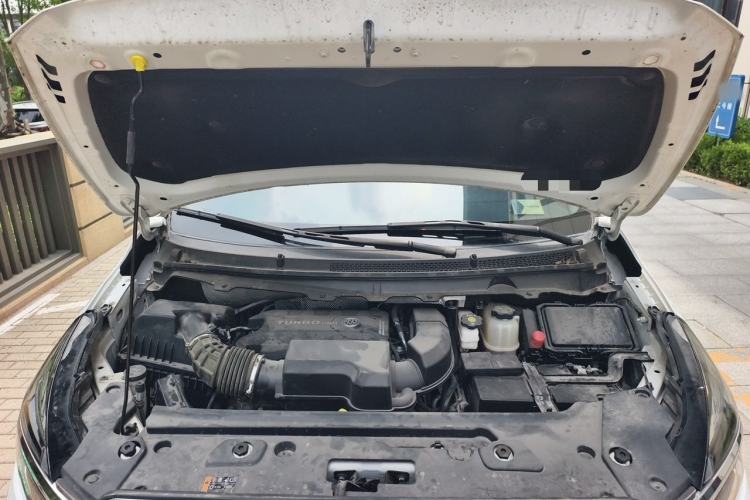 Used Buick GL8 2022 Land Cruiser Executive Class 652T Comfort Model Engine Bay
