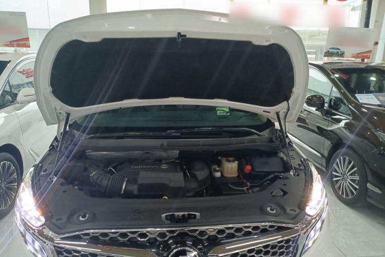 Used Buick GL8 2022 ES Land Cruiser 653T Luxury Model Engine Bay