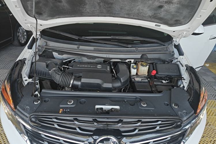 Used Buick GL8 2022 Land Business Class 652T Luxury Model Engine Bay