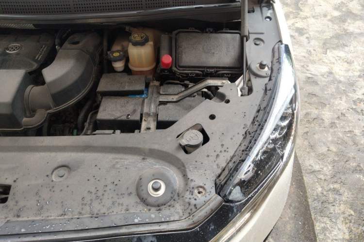 Used Buick GL8 2022 ES Landtrek 653T Luxury Edition Engine Bay Left