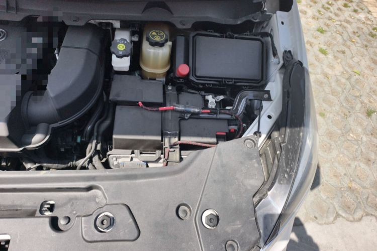 Used Buick GL8 2022 Land Cruiser Executive Class 652T Comfort Model Engine Bay Left