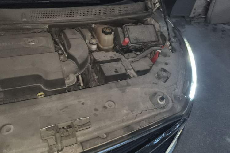 Used Buick GL8 2022 ES Landtrek 653T Luxury Edition Engine Bay Left