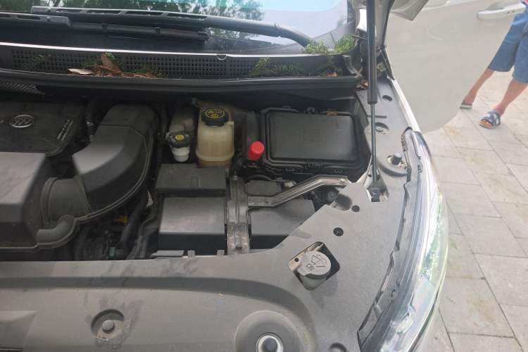 Used Buick GL8 2022 ES Landtrek 653T Luxury Edition Engine Bay Left