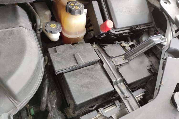 Used Buick GL8 2022 ES Landtrek 653T Comfort Edition Engine Bay Left