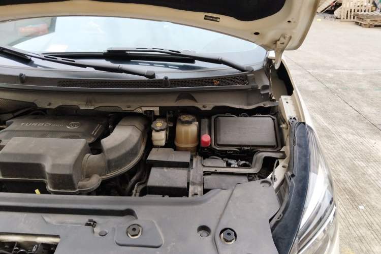 Used Buick GL8 2022 Land Cruiser Executive Class 652T Comfort Model Engine Bay Left