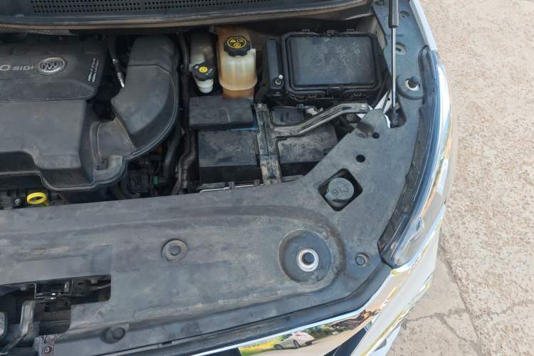 Used Buick GL8 2022 ES Landtrek 653T Comfort Edition Engine Bay Left