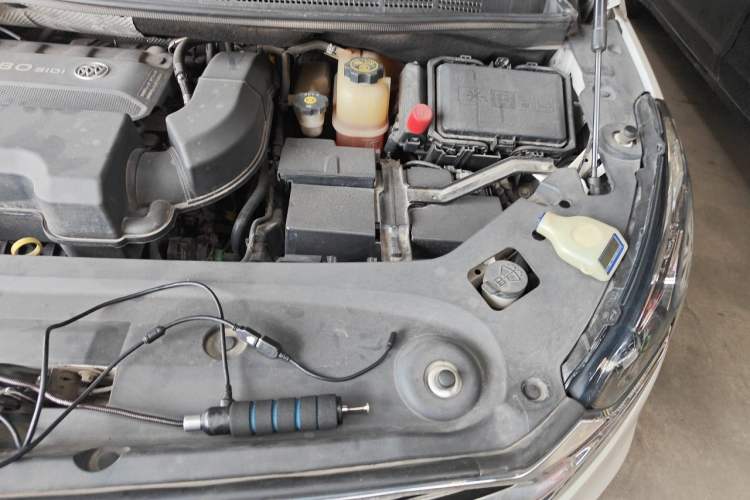 Used Buick GL8 2022 ES Land Cruiser 653T Luxury Model Engine Bay Left