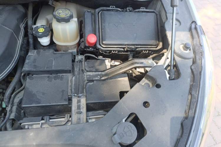 Used Buick GL8 2022 ES Landtrek 653T Luxury Edition Engine Bay Left