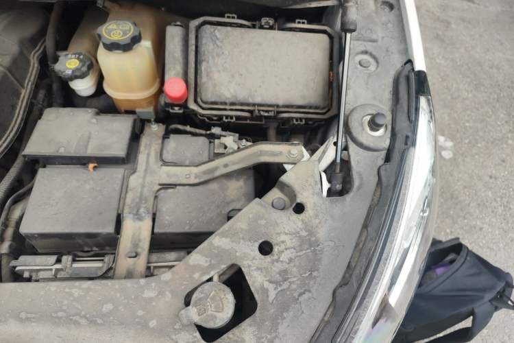 Used Buick GL8 2022 ES Landtrek 653T Luxury Edition Engine Bay Left