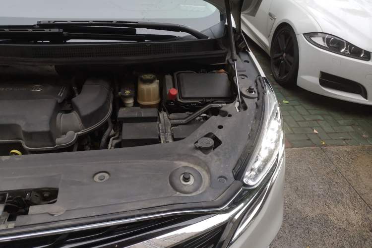 Used Buick GL8 2022 ES Landtrek 653T Luxury Edition Engine Bay Left