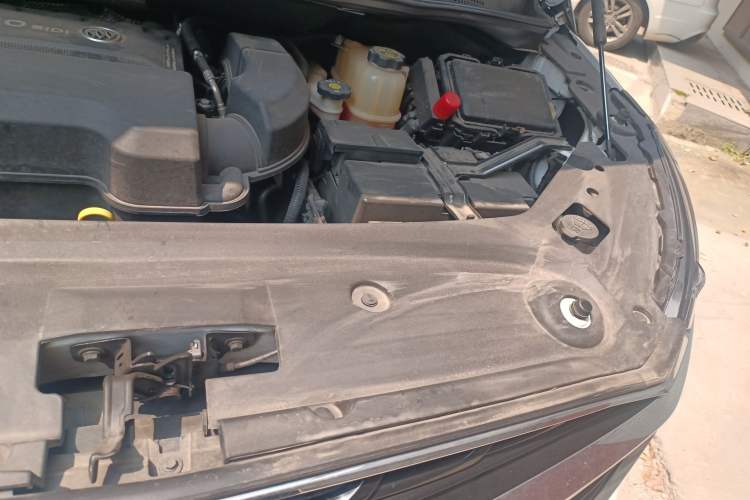 Used Buick GL8 2022 ES Landtrek 653T Flagship Model Engine Bay Left