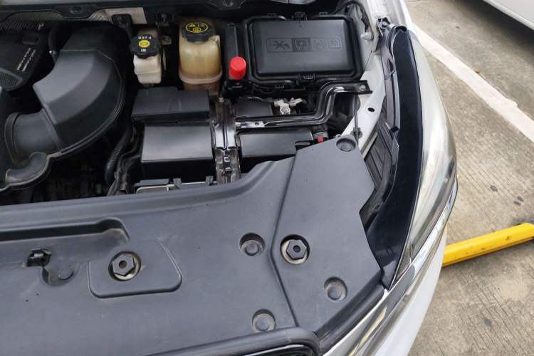 Used Buick GL8 2022 Land Business Class 652T Luxury Model Engine Bay Left