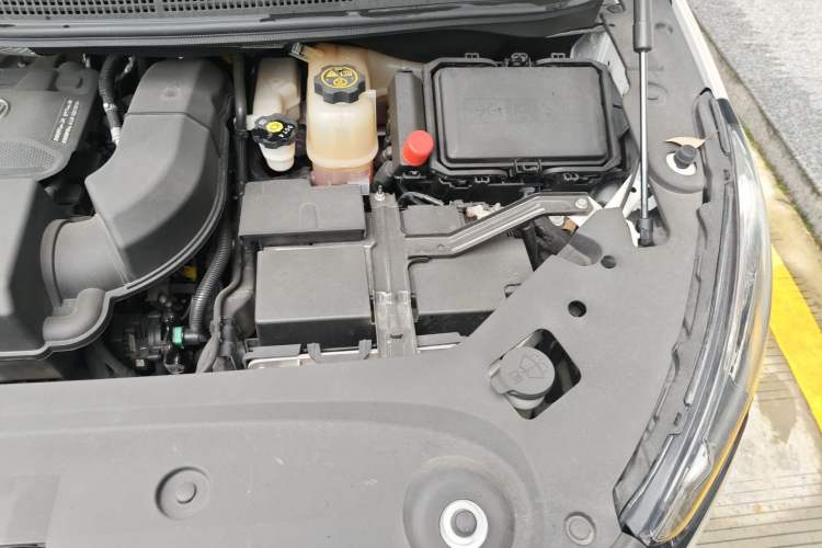 Used Buick GL8 2022 ES Landtrek 653T Luxury Edition Engine Bay Left