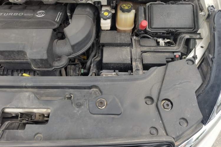 Used Buick GL8 2022 Land Business Class 652T Luxury Model Engine Bay Left