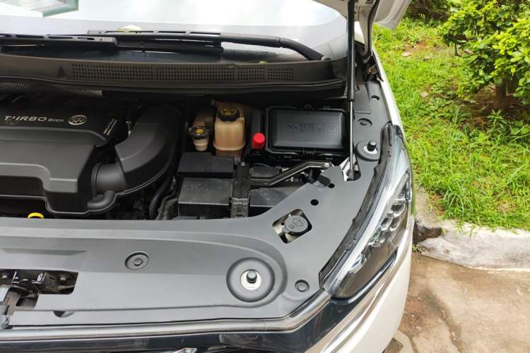 Used Buick GL8 2022 ES Landtrek 653T Comfort Edition Engine Bay Left