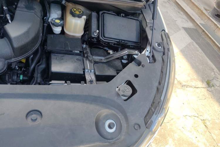 Used Buick GL8 2022 ES Landtrek 653T Comfort Edition Engine Bay Left