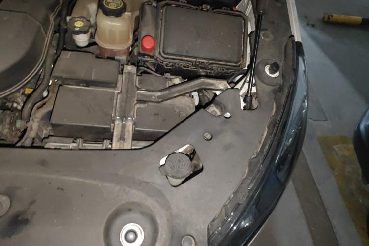 Used Buick GL8 2022 ES Landtrek 653T Comfort Edition Engine Bay Left