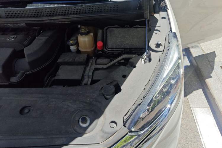 Used Buick GL8 2022 ES Landtrek 653T Luxury Edition Engine Bay Left