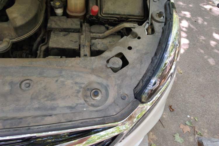 Used Buick GL8 2022 ES Landtrek 653T Comfort Edition Engine Bay Left