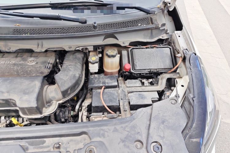 Used Buick GL8 2022 Land Cruiser Executive Class 652T Comfort Model Engine Bay Left