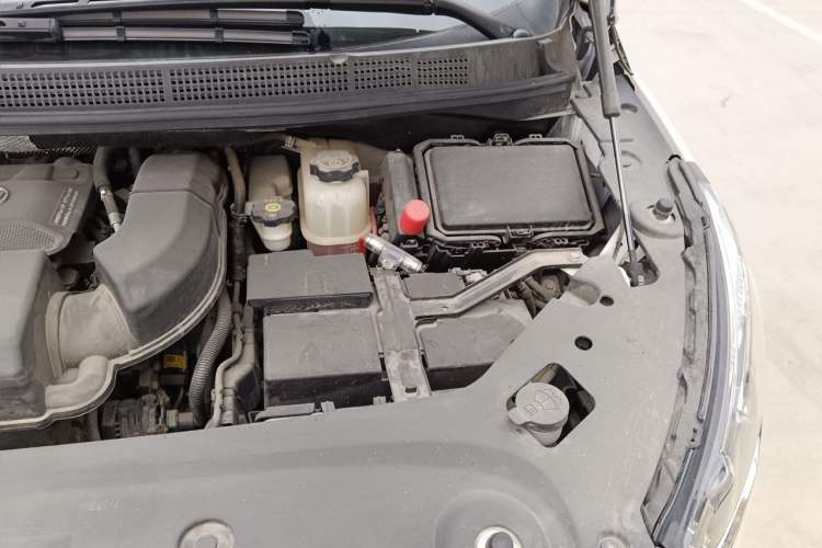 Used Buick GL8 2022 ES Landtrek 653T Luxury Edition Engine Bay Left