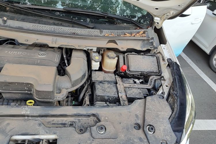 Used Buick GL8 2022 Land Cruiser Executive Class 652T Comfort Model Engine Bay Left
