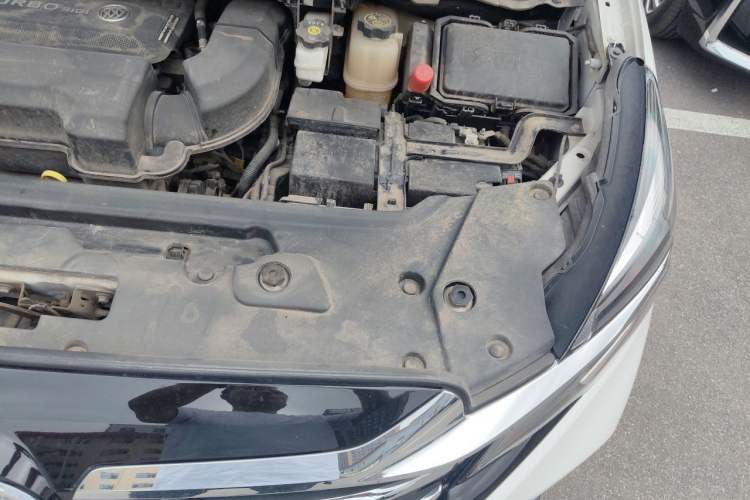 Used Buick GL8 2022 Land Executive Class 652T Prestige Model Engine Bay Left