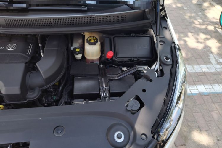 Used Buick GL8 2022 ES Land Cruiser 653T Luxury Model Engine Bay Left