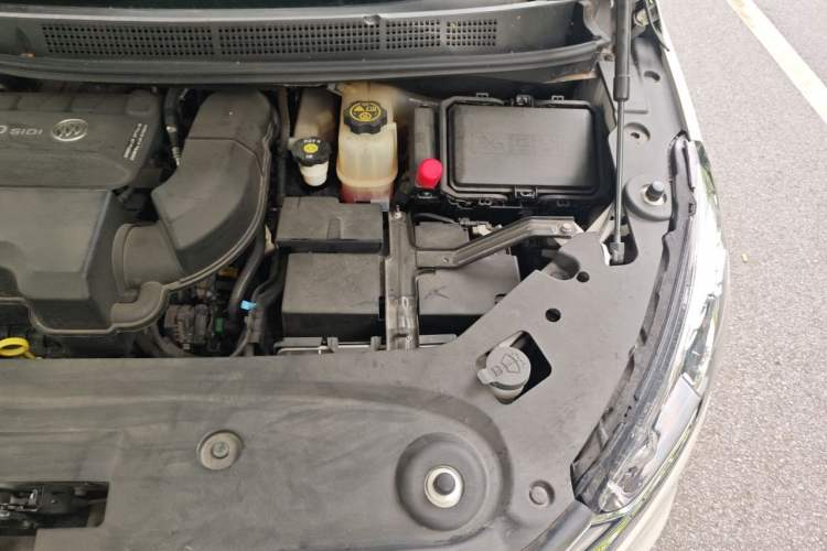 Used Buick GL8 2022 ES Landtrek 653T Luxury Edition Engine Bay Left
