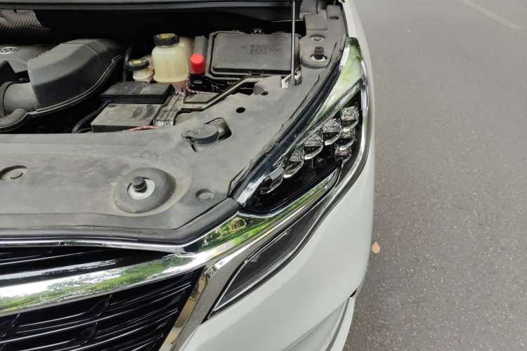Used Buick GL8 2022 ES Landtrek 653T Luxury Edition Engine Bay Left