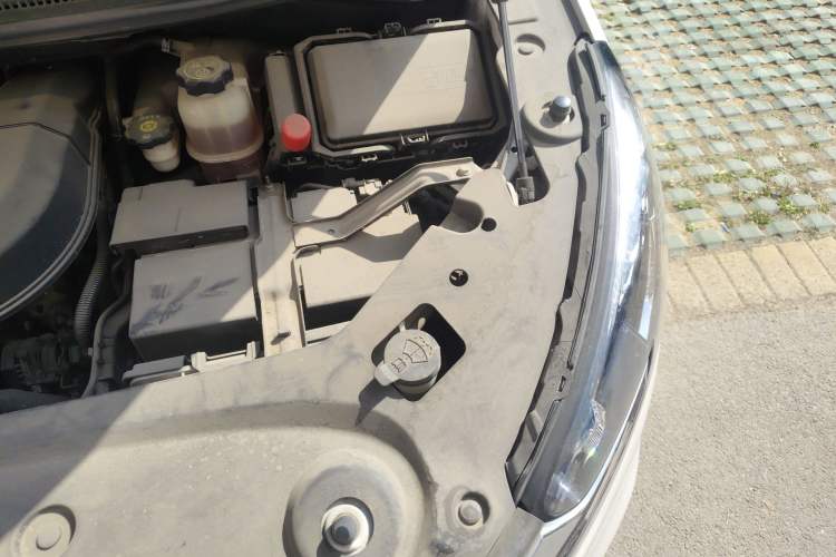 Used Buick GL8 2022 ES Landtrek 653T Luxury Edition Engine Bay Left