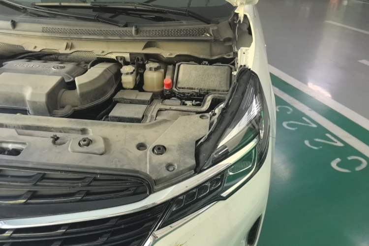 Used Buick GL8 2022 Land Business Class 652T Luxury Model Engine Bay Left