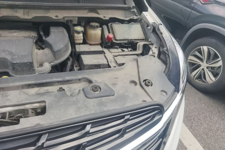 Used Buick GL8 2022 Land Cruiser Executive Class 652T Comfort Model Engine Bay Left