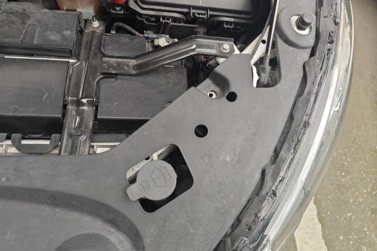 Used Buick GL8 2022 ES Landtrek 653T Comfort Edition Engine Bay Left