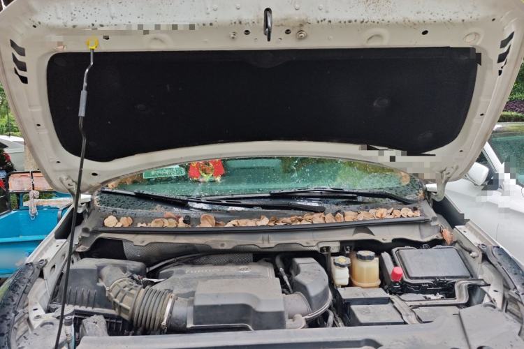Used Buick GL8 2022 Land Cruiser Executive Class 652T Comfort Model Engine Bay