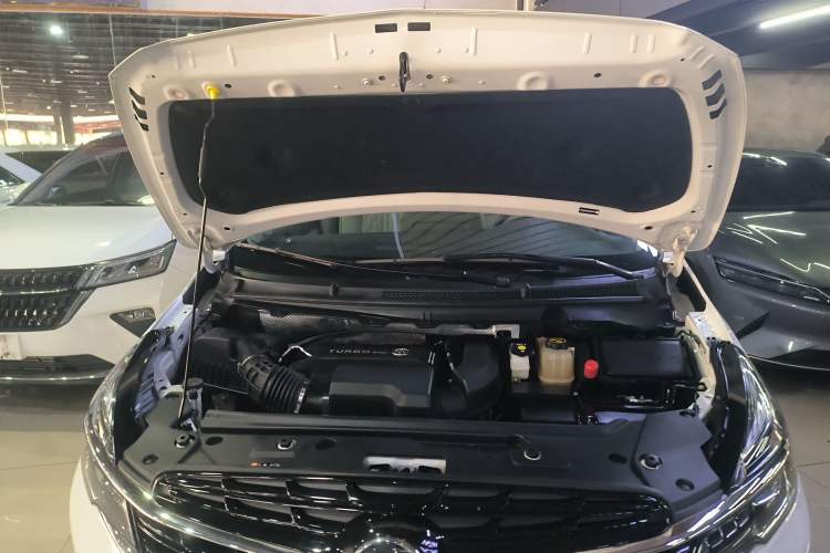 Used Buick GL8 2022 Land Business Class 652T Luxury Model Engine Bay