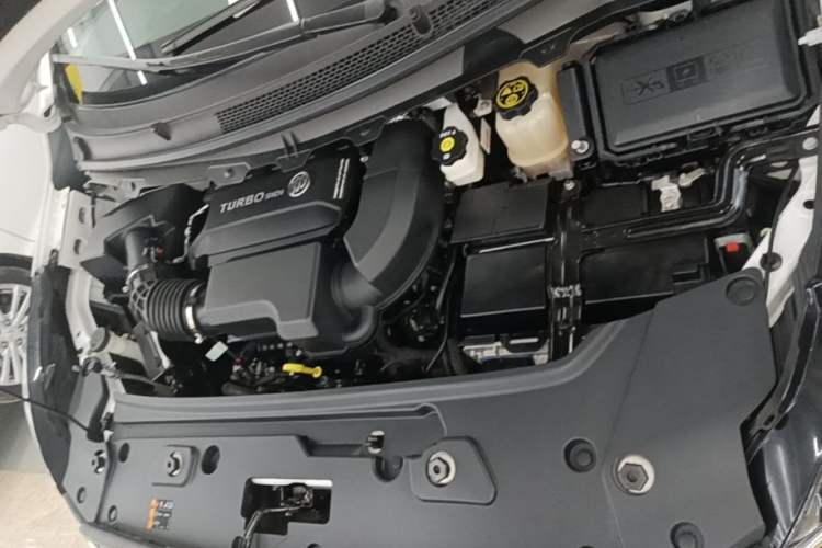 Used Buick GL8 2022 Land Business Class 652T Luxury Model Engine Bay