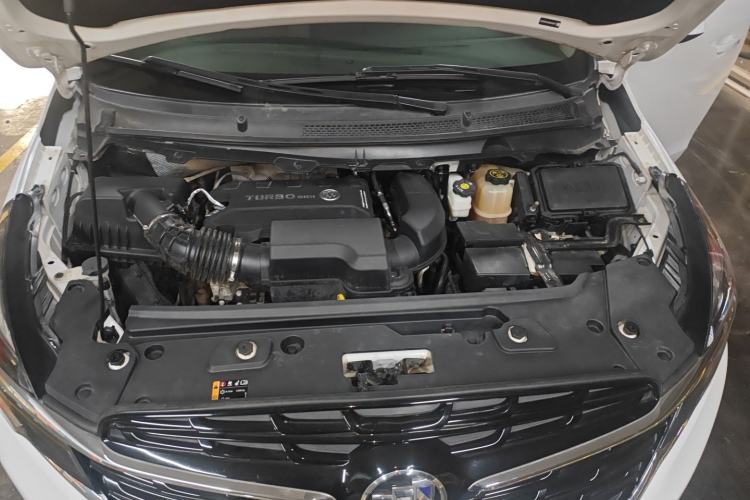Used Buick GL8 2022 Land Cruiser Executive Class 652T Comfort Model Engine Bay